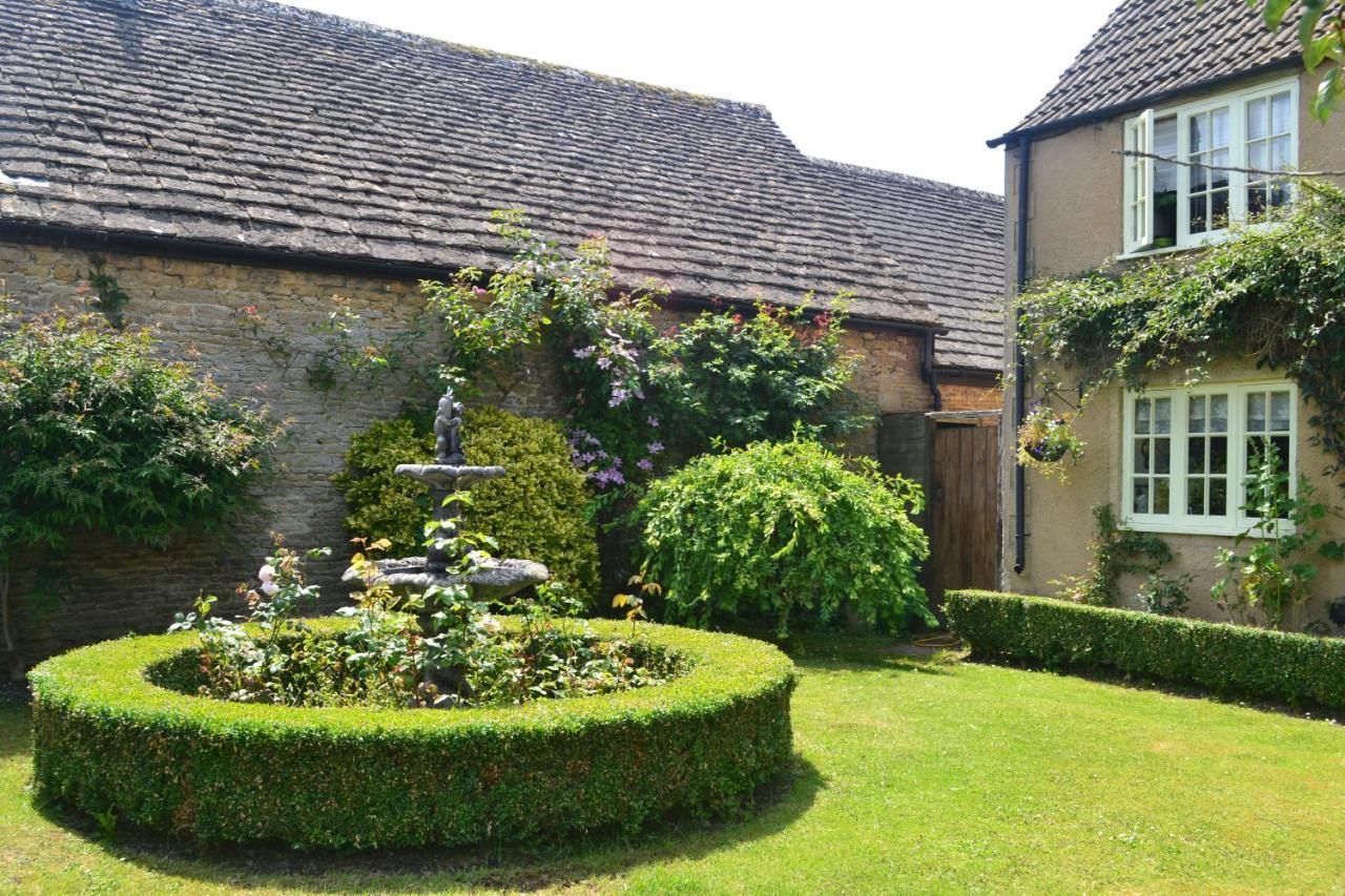 Rose Cottage Shipton Moyne Exterior photo